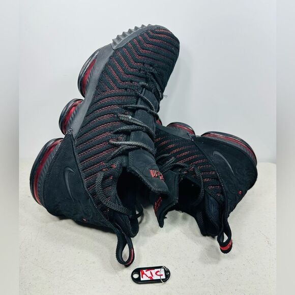 Nike Lebron 16 Black Black-University Red 2018 Size 11,5 Mens A02588-002 - Picture 1 of 8